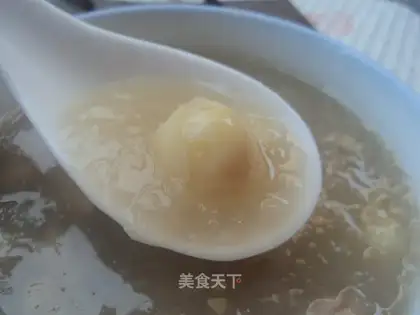 Lotus seeds, peanuts, and tremella soup