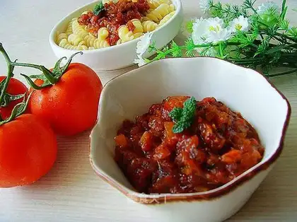Classic pizza sauce making