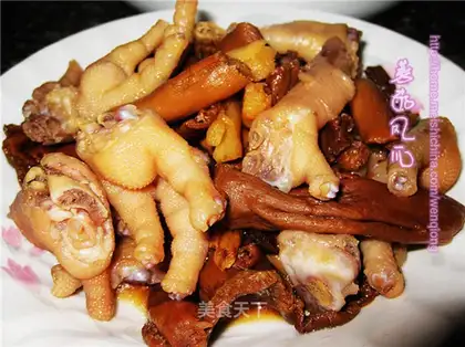 Mushroom chicken feet