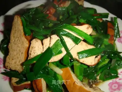 Stewed pork with leek fragrance