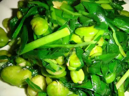 stir-fried bean rice with leeks