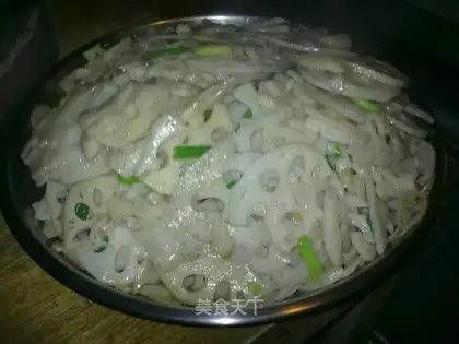 stir-fried lotus root slices with vinegar