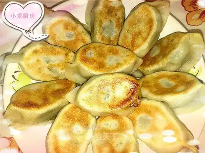 Fried raw dumplings