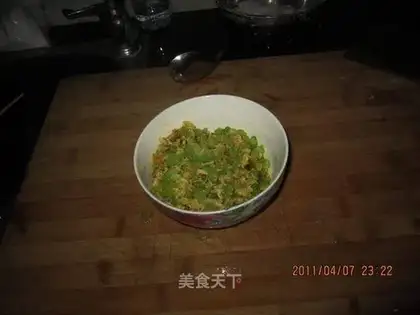 Balsam pear wrapped in egg