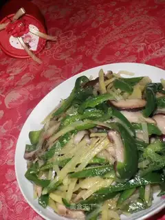 Potato, mushroom, shredded chili pepper
