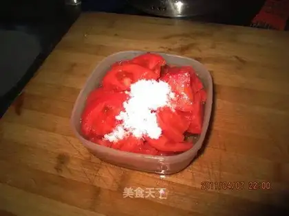 Tomatoes mixed with sugar