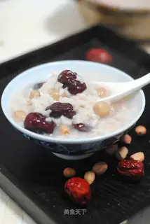 Red dates and peanut health porridge
