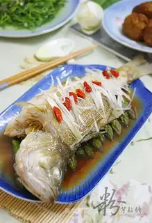 Steamed perch with bamboo shoots
