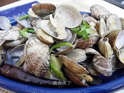 stir-fried clams with spicy sauce