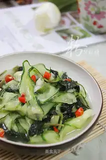 stir-fried cucumber with perilla