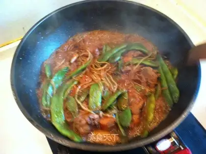 Stewed vermicelli with ribs and beans