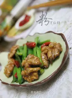 stir-fried leeks with walnuts and wolfberry