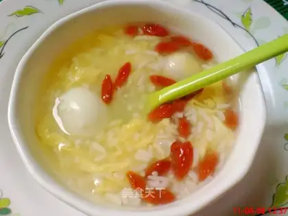 Boiled rice wine with wolfberry eggs