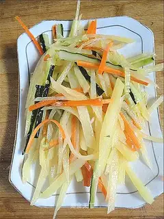 Shredded potatoes with salad