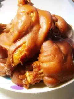 braised pork trotters