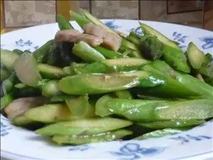 Stir fried pork slices with asparagus in oyster sauce