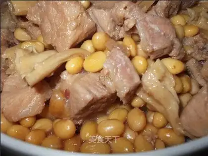 Braised pork with soy beans and bamboo