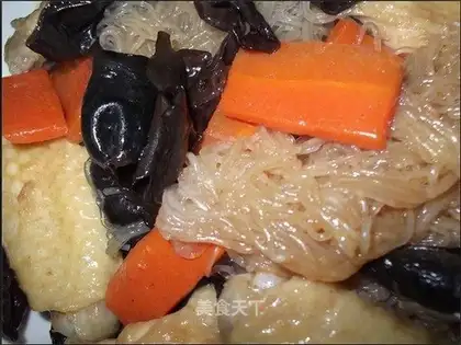 Braised chicken wings with vermicelli
