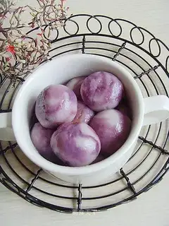 Purple sweet potato and glaze glutinous rice balls