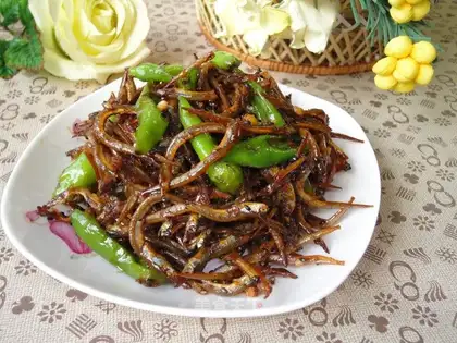 stir-fried chili with small whitebait