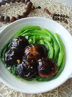 Mushroom and cabbage heart in oyster sauce