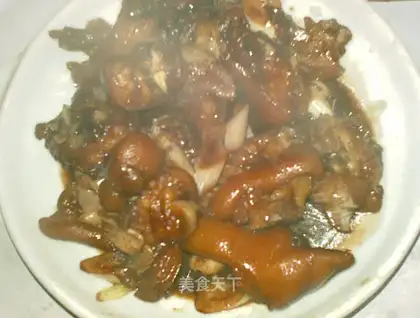 Roasted pig's feet with green onion