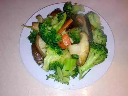 stir-fried broccoli with mushrooms