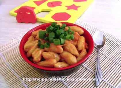 Tomato cat ear noodles