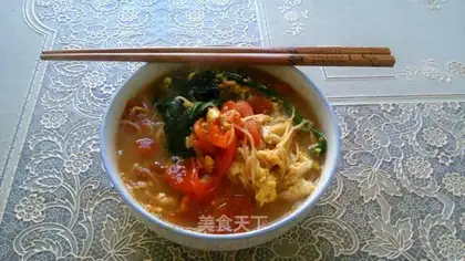 A bowl of hot noodles