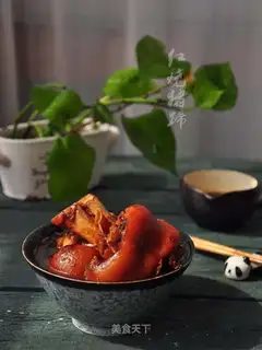 Red pig hoof