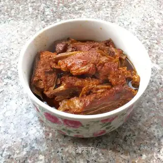 Red burning pork bones