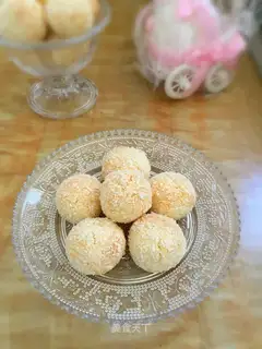 Protein coconut ball