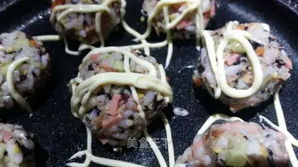 A group of five-color dinners