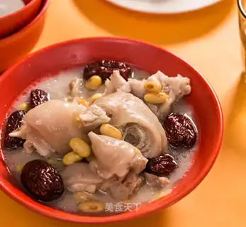 Ash dates, soy-cooked pig feet