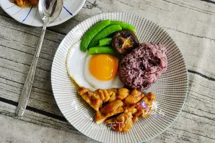 French black pepper chicken with black rice