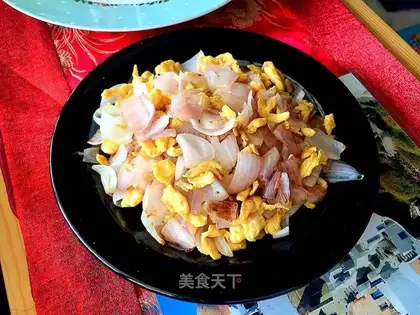 Onion fried eggs