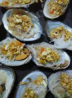 Fans steamed clams