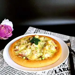 Bacon shrimp pizza