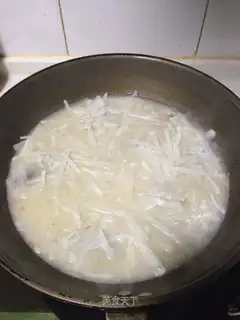 Snack radish soup