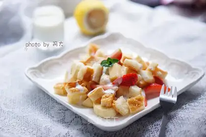 Yogurt fruit salad