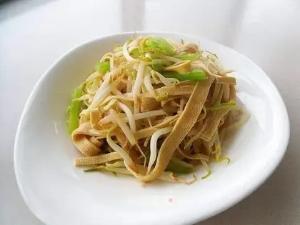 The green bean sprouts