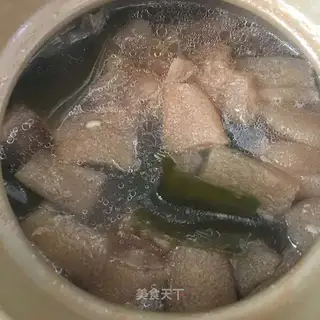 Pyramid bouquet soup