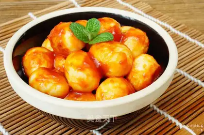 Eggs with eggplant juice