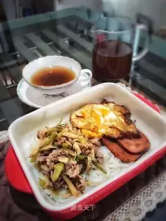 The lamb rice fried lunch meat
