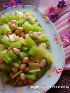 Celery with peanuts