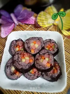 Black rice sushi