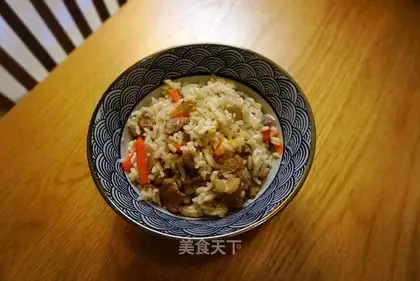The lamb's hand grabs rice