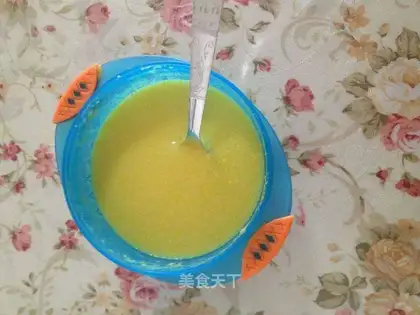 The baby eats eggnog powder