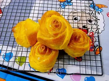 Pumpkin rose bread