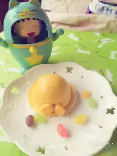 Straw hat pumpkin buns